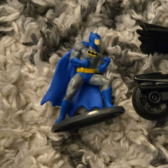 Batman Action Figure & Batcycle Motorcycle Set - Picture 2 of 3